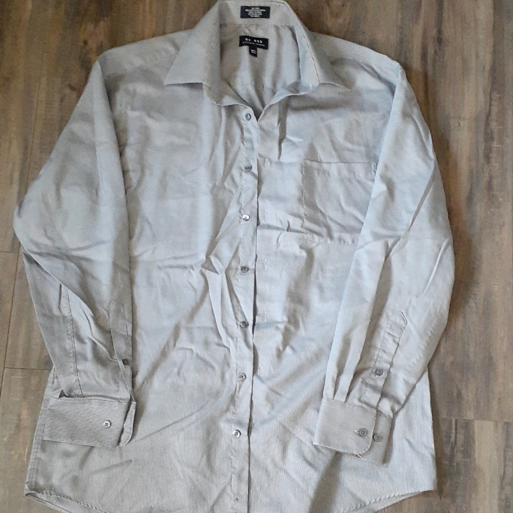 Like new Men's axcess Dress Shirt